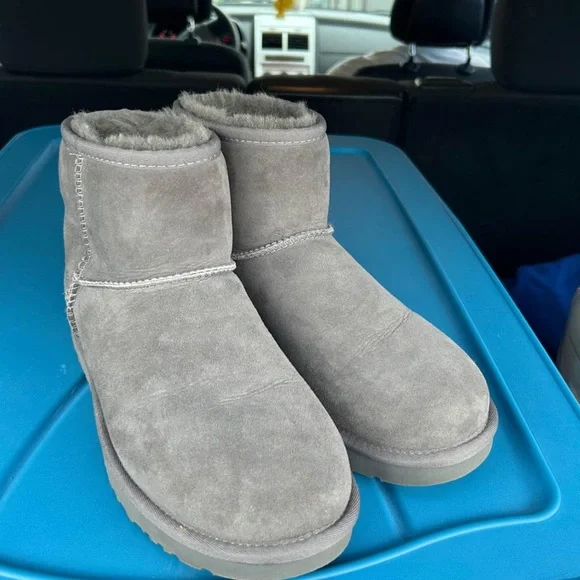Grey UGGs - Picture 3 of 4